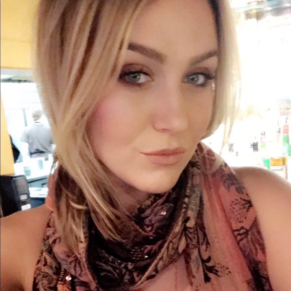 Meet your Posher, Leeann